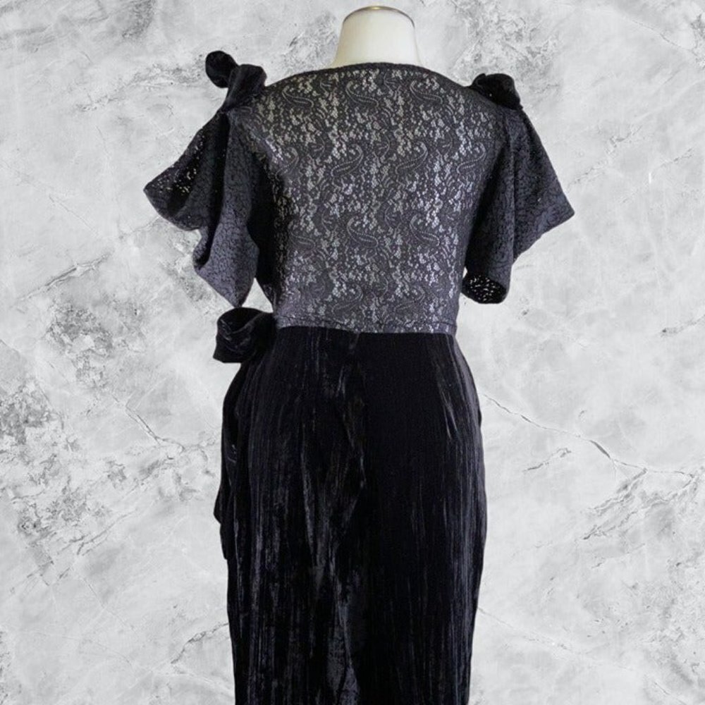 TULAROSA Cher V-neck Velvet Jumpsuit - Black - Picture 5 of 10